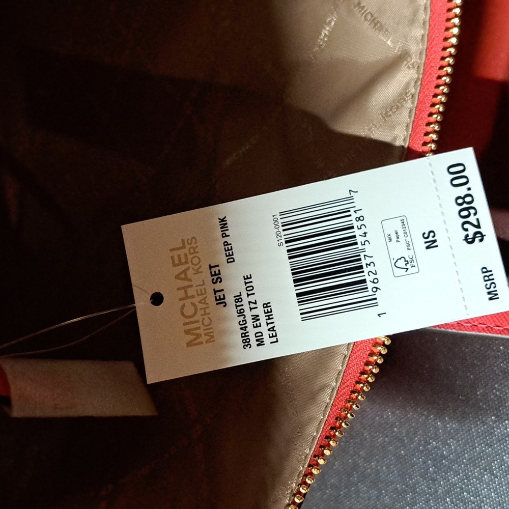 Michael Kors Jet Set Tote - Picture 6 of 7